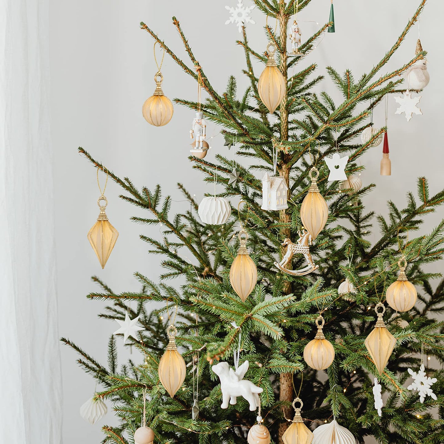 Christmas Ball Ornaments, 6pc Set Gold Rugby,Round Ball, Diamond Pendant Christmas Decorations Hanging,Suitable for Gifting Xmas Tree Decorations Wedding Party Holiday