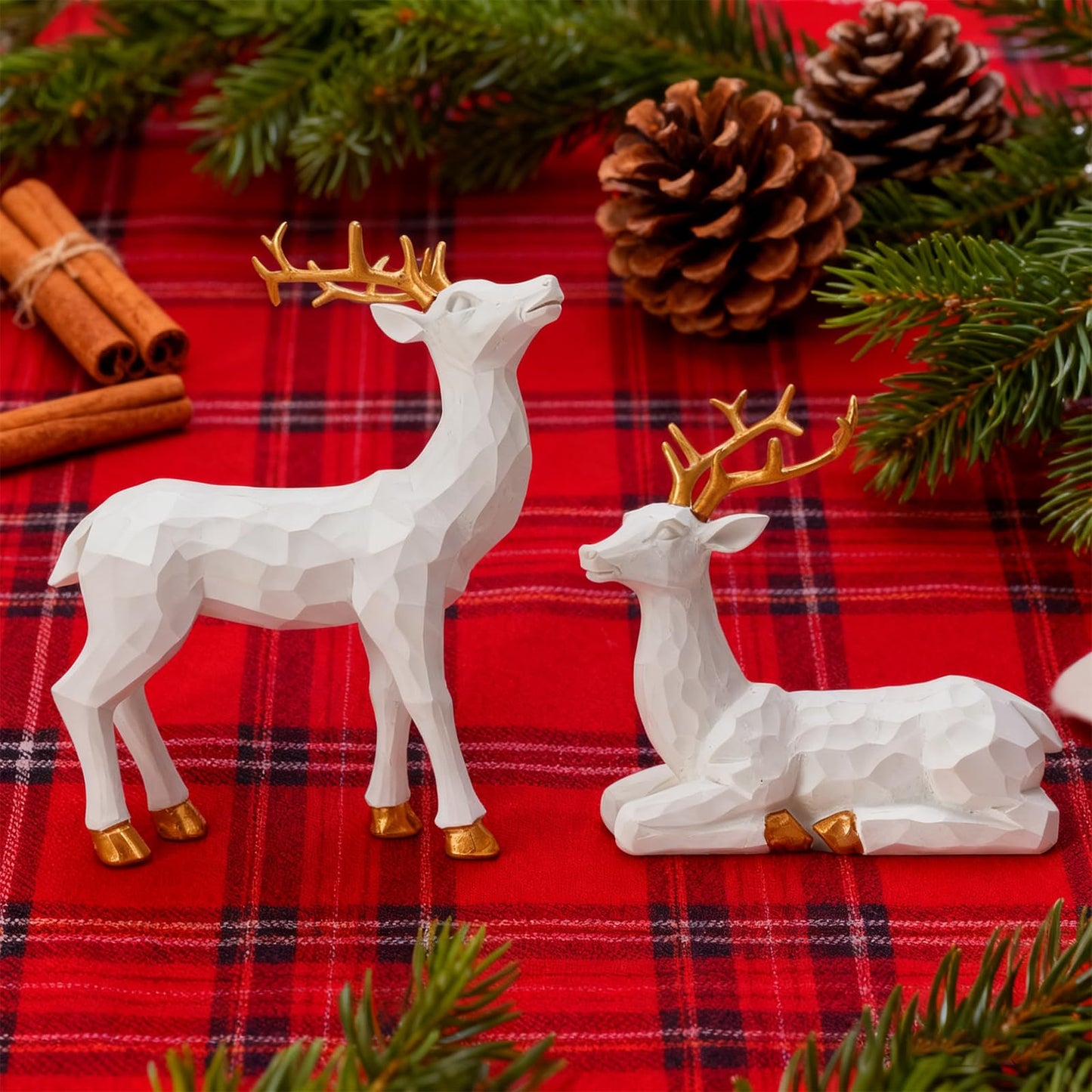 Simulated Deer Ornaments for Christmas Decoration, 2Pcs of Faceted Geometric Resin Deer Ornaments, Home Decoration, Christmas Ornaments (White)