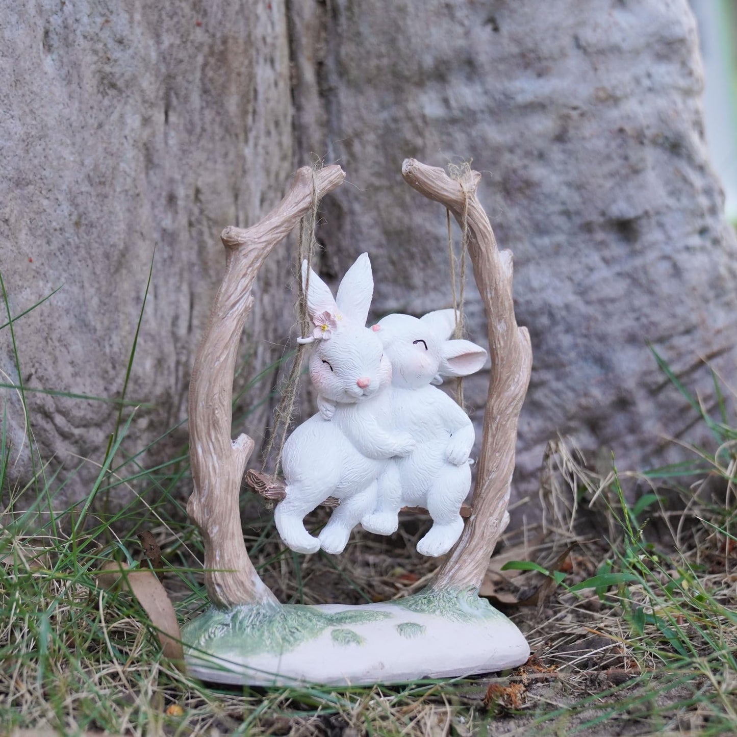 LC LCdecohome Easter Bunny Décor Outdoor Statues - Rabbit Décor Garden Decorations Easter Rabbit Figurine Couple Bunny Figurines Home Resin Rabbit Play on a Swing on The Tree 5L*2.5W*6.5H