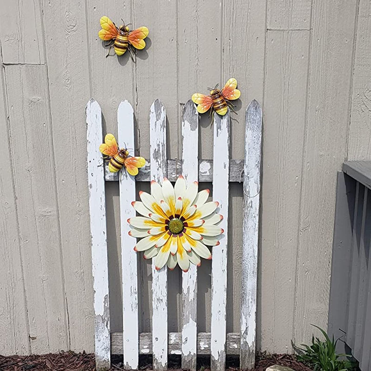 Scwhousi Metal Bee Wall Decor Art Outdoor Garden Fence Patio Yard Art,Hanging Decorations for Living Room, Bedroom,3 Pack