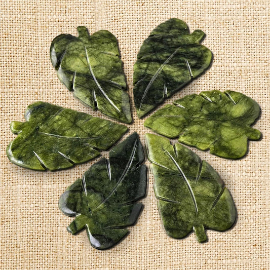 Runyangshi 1PCS Natural Green Jade Stone Hand-Carved Crystal Leaves Sculpture Leaf Shape Crystal Healing Stone Figurines Reiki Gemstone Collection Home Decor Desk Decor