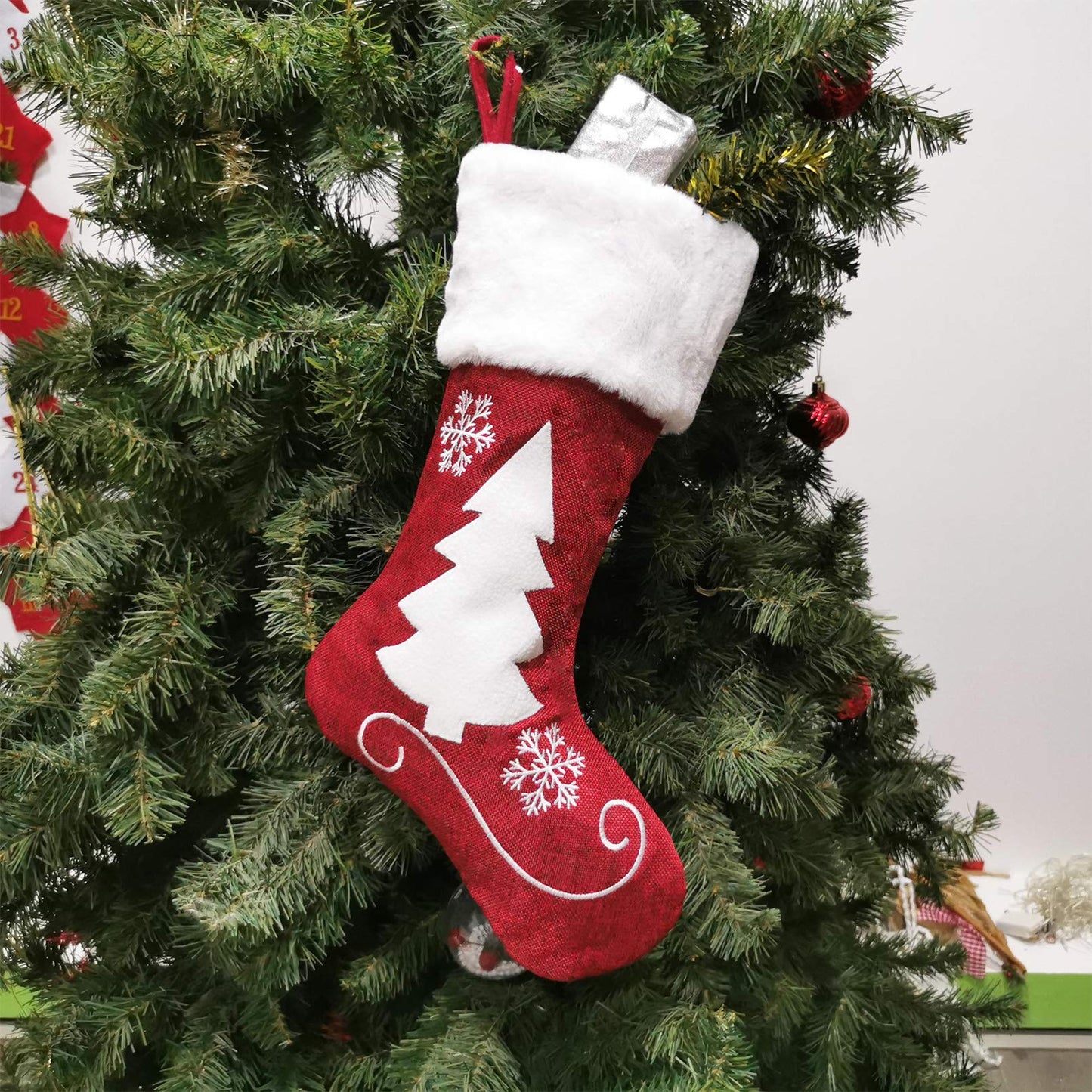 Christmas Stockings, 2 Pcs 18 inches Christmas Stockings, Burlap with Large Plush Cuff Stockings, for Family Holiday Xmas Party Decorations