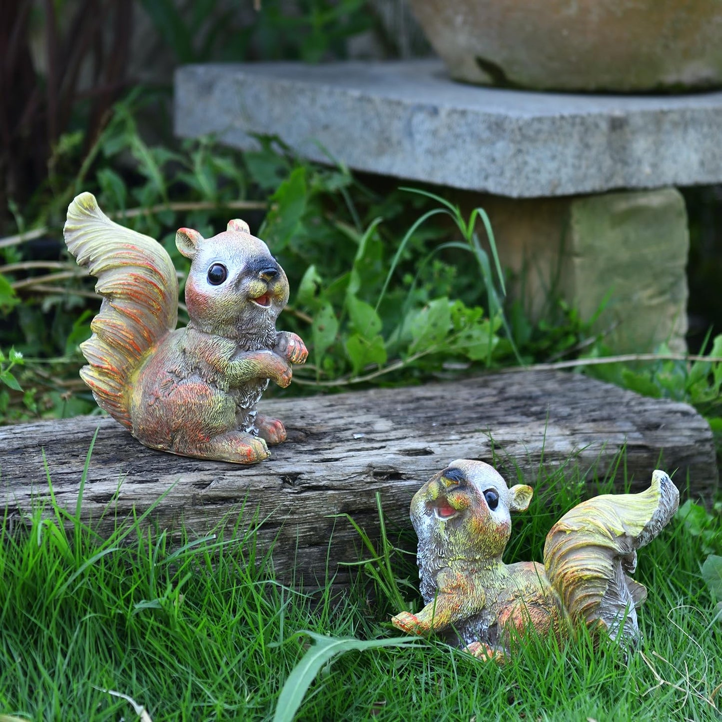 Sungmor Set of 2 Squirrel Outdoor Garden Statues, Resin Animal Sculptures Cute Squirrel Statue, Squirrel Figurines for Outdoor Lawn Yard Decor, Home Garden Ornament Housewarming Gift
