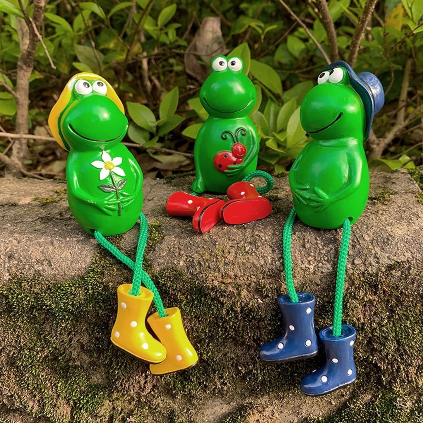 SFCOEABR Cute Frog Garden Decor for Outside, Funny Resin Garden Statues Yard Decoration Outdoor, Unique Frog/Rabbit/Monkeys Art Figurines for Patio Lawn House (Frogs a)