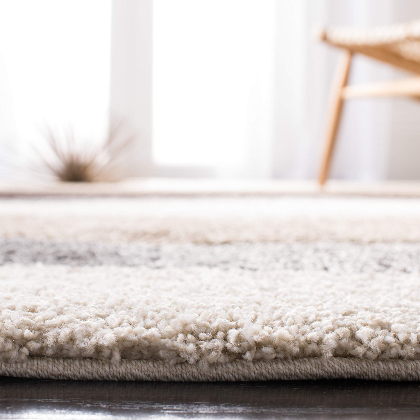 SAFAVIEH Florida Shag Collection Area Rug - 5'3" x 7'6", Ivory & Grey, Abstract Design, Non-Shedding & Easy Care, 1.2-inch Thick Ideal for High Traffic Areas in Living Room, Bedroom (SG475-1180)