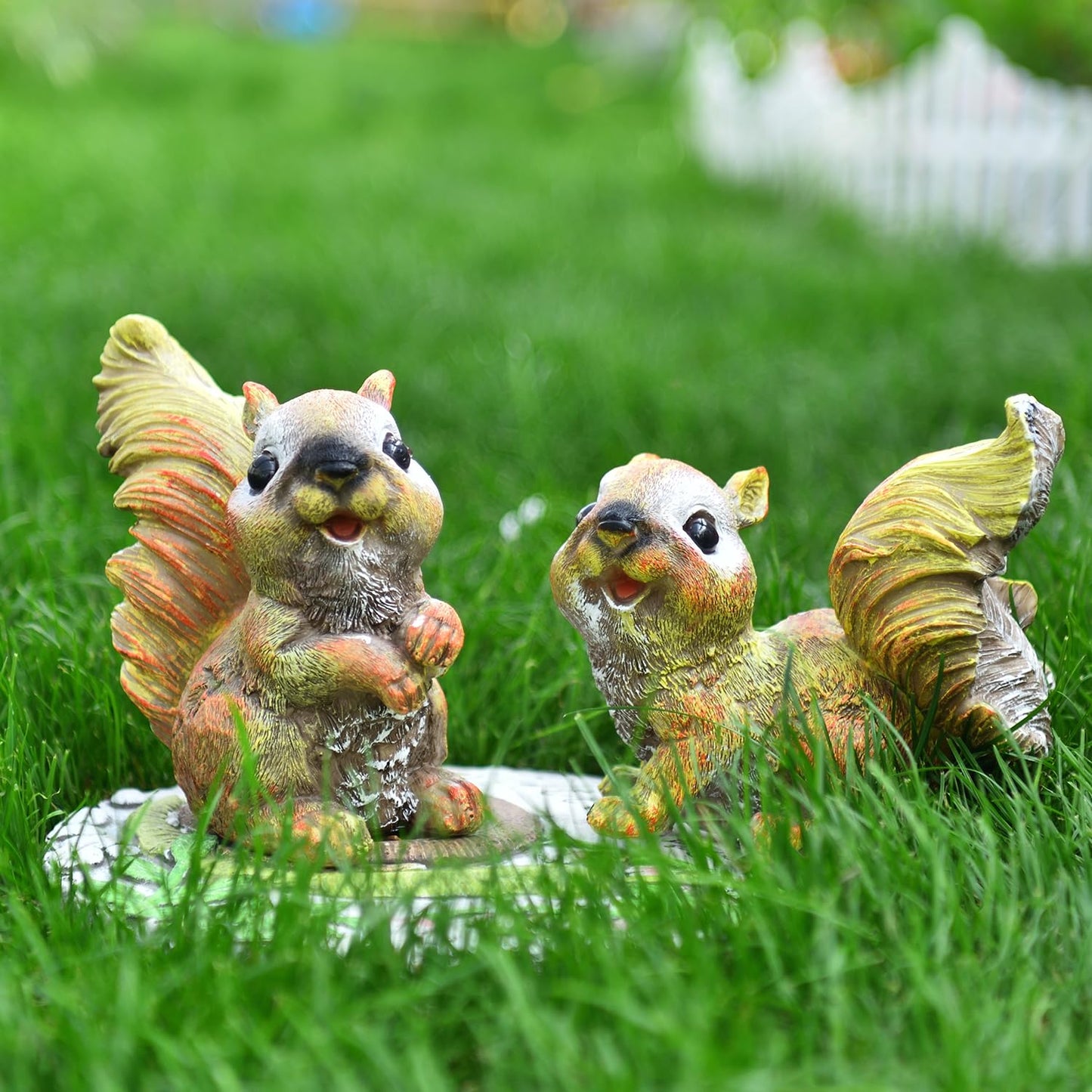Sungmor Set of 2 Squirrel Outdoor Garden Statues, Resin Animal Sculptures Cute Squirrel Statue, Squirrel Figurines for Outdoor Lawn Yard Decor, Home Garden Ornament Housewarming Gift