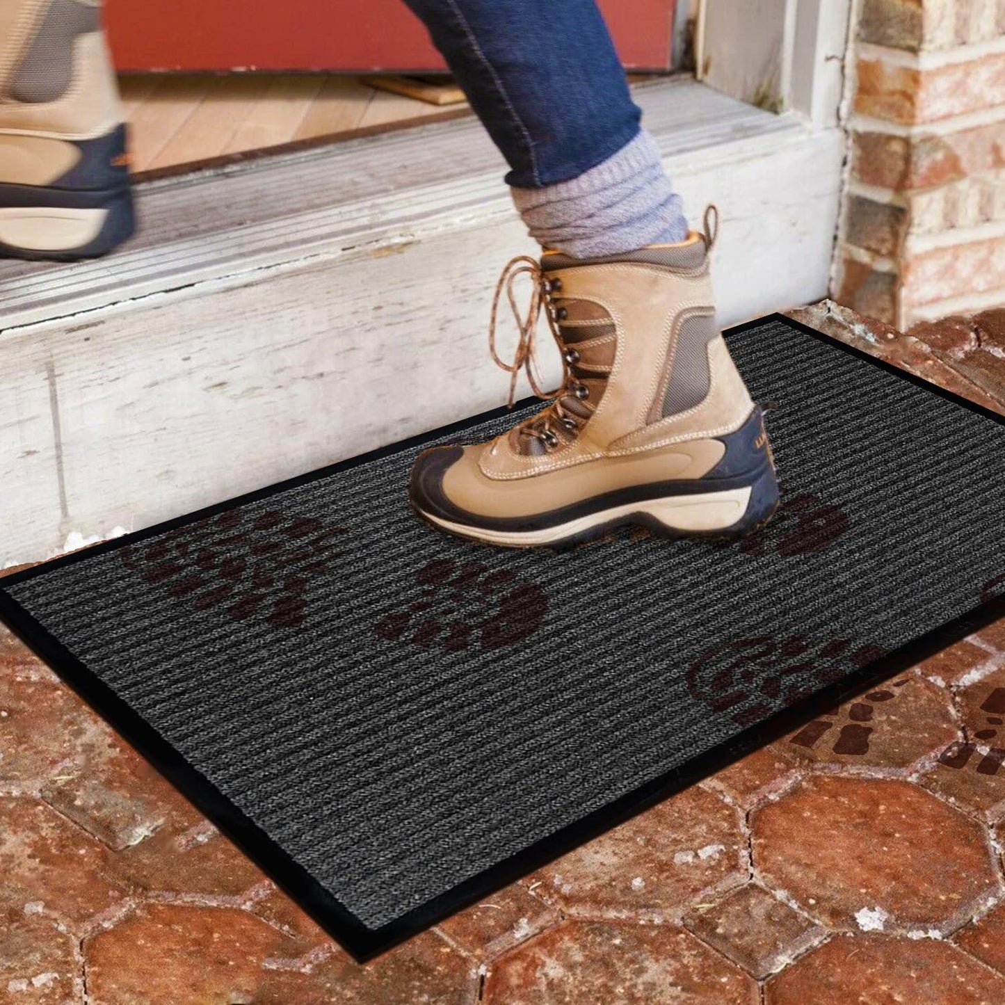 LuxUrux® Durable Rubber Door Mat - Heavy Duty, Slip Proof, Indoor/Outdoor, Easy to Clean, Waterproof, Low-Profile Entry Mat for Entry, Patio, Garage - High Traffic (17'' x 30'', Striped Gray)
