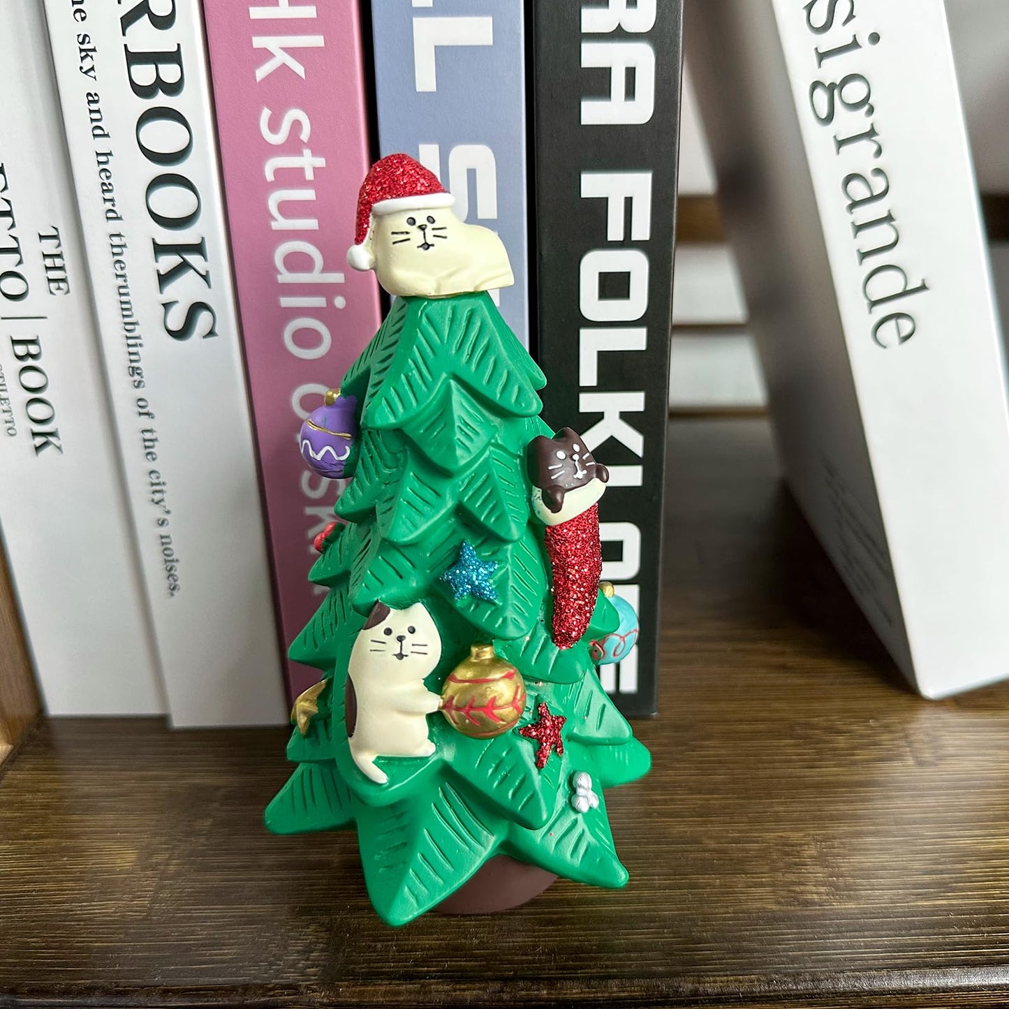 Refintural 5.1 Inch Resin Christmas Cat Tree - Perfect for Office, Home or Gift - Adorable Mini Christmas Tree with Cute Cat Kitten Figurines Cute Christmas Decoration for Cat Lovers