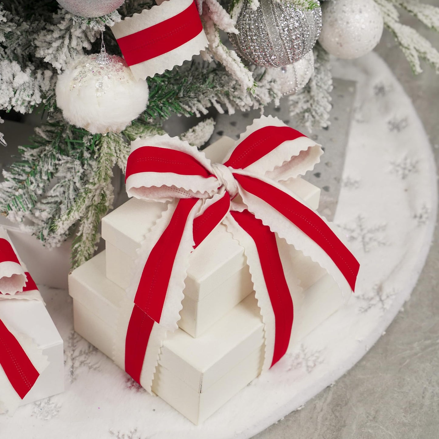 MEEDEE Christmas 2.5 Inch Gift Wrap Ribbon 10 Yards Wired Felt Ribbon White with Pink Velvet Middle Rickrack Cutout Ribbons for Christmas Tree Decoration, Topper Bow, Garland