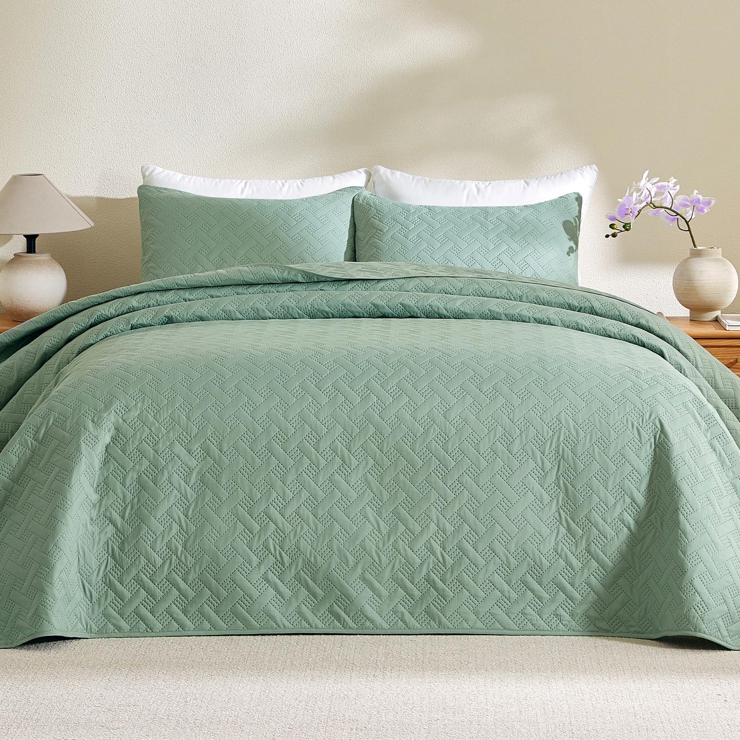 JYHOPE Sage Green Twin Quilt Set 68x90 Lightweight Microfabric Bedspread, 3-Piece Quilt Bedding with Pillow Shams, Summer Cooling Quilts, Ribbon Wrapped Gift