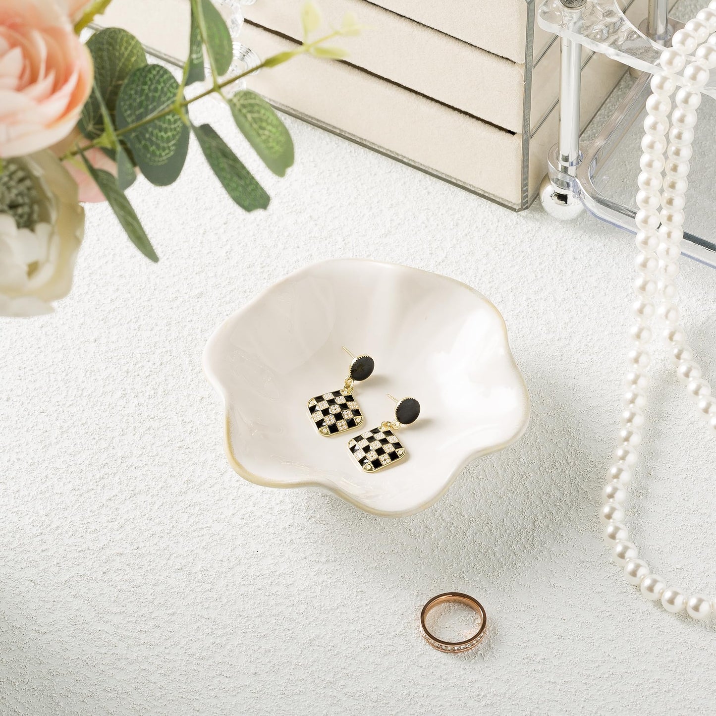 QNMUSUNC Ceramic Ring Dish, Jewelry Dish Holder, Small Trinket Tray Plate for Earrings Rings Necklaces Keys, for Mom Friend Sister (White Surface)