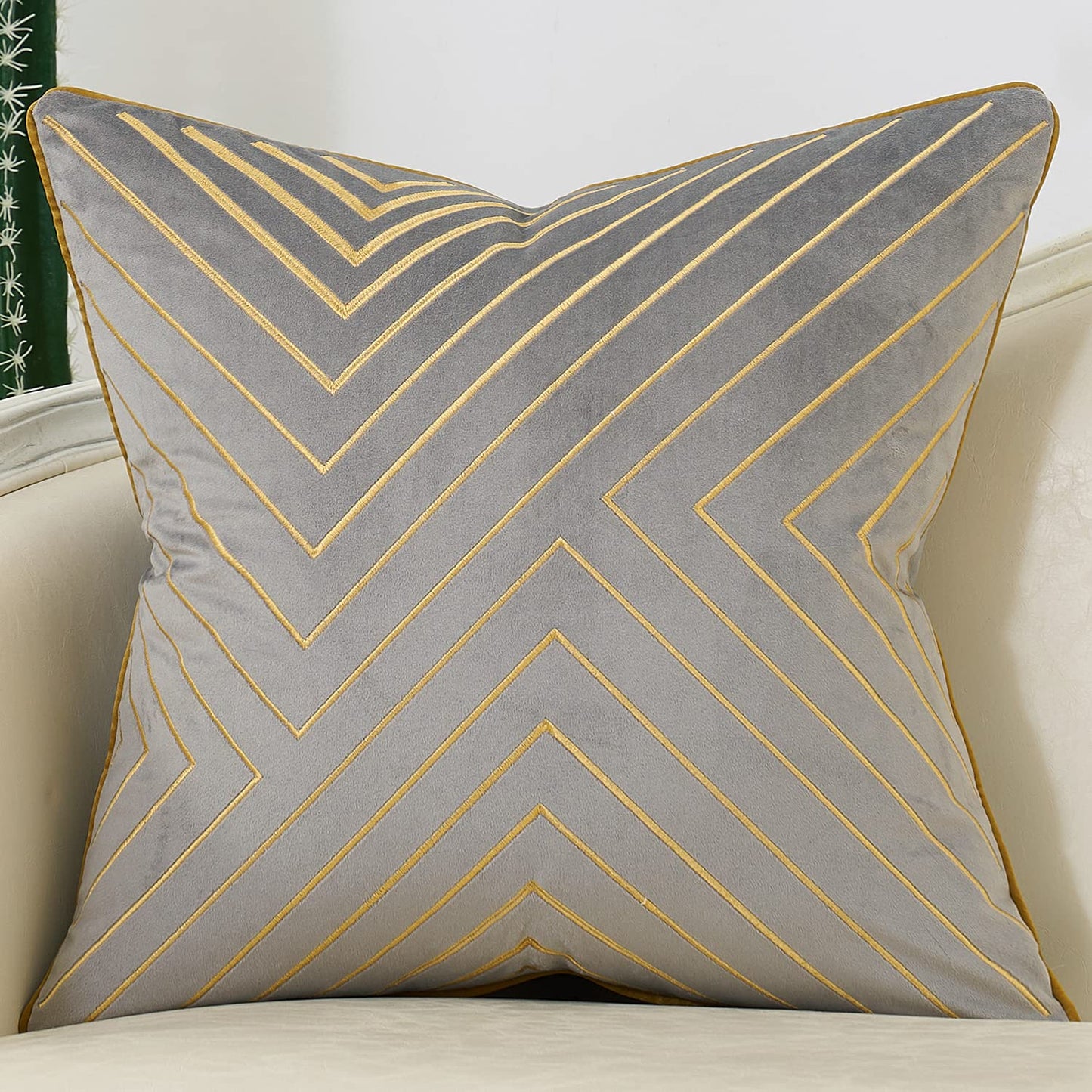 Avigers 18 x 18 Inch Grey Gold Striped Geometric Lines Embroidery Velvet Cushion Case Luxury Modern Throw Pillow Cover Decorative Pillow for Couch Living Room Bedroom Car 45 x 45cm