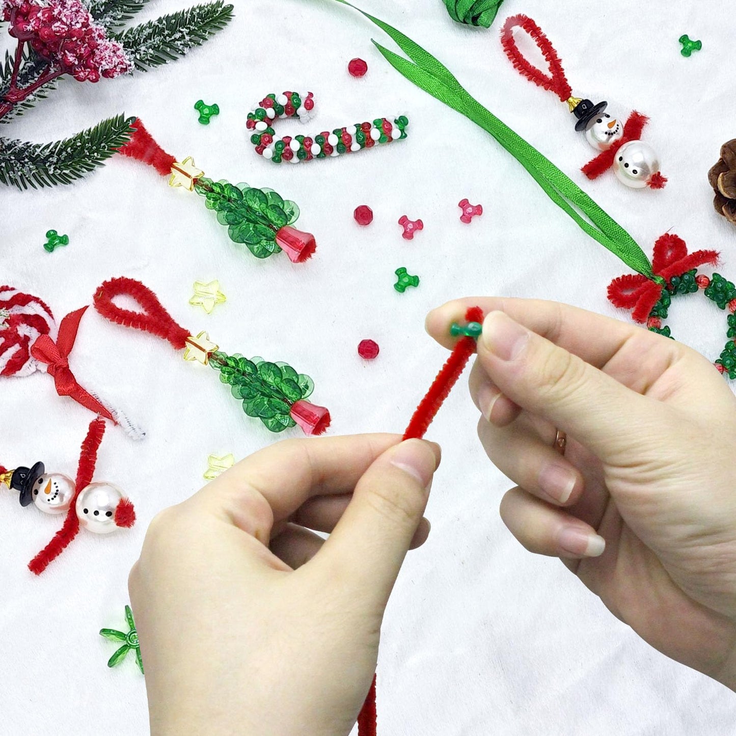 Hifunwu 45 Sets Christmas Beads Ornament Kit, Christmas Crafts with Pipe Cleaners to Make Snowman Christmas Tree Wreath Candy Cane Lollipop