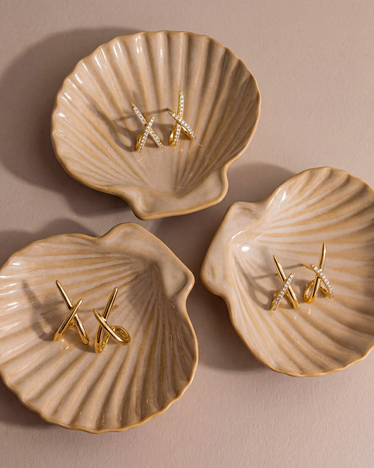 MUMREUES Jewelry Tray Trinket Dish Ceramic Shell Jewelry Holder Decorative Plate Bowl Organizing Rings Earrings Necklaces Keys Cute Small Tray Gifts for Mom