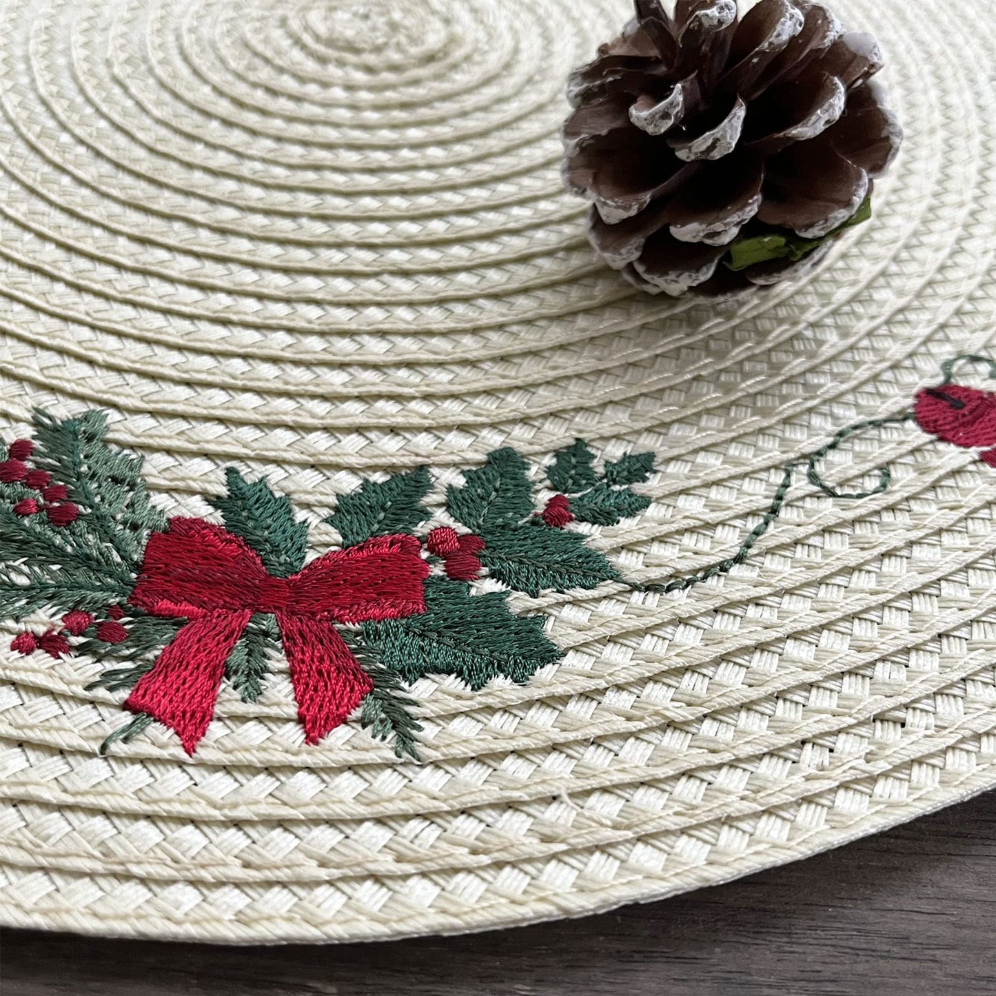 LaneVines Christmas Placemats Set of 4 Round Placemats, Embroidered Holiday Table Placemats Christmas Decorations for Kitchen Dining Table Mats Table Decorations