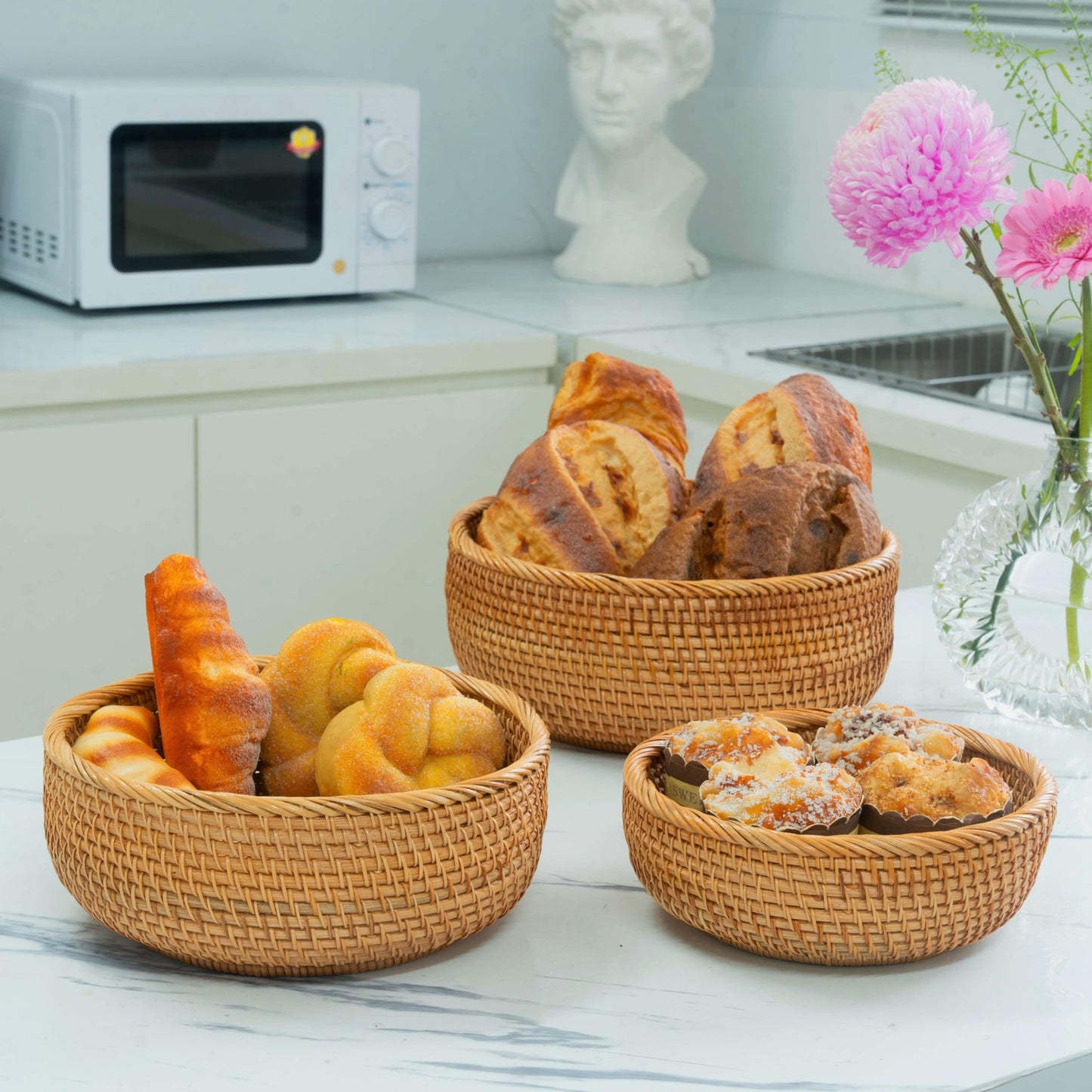 CLAYNIX Woven Fruit Basket For Holder Bowl Decorative Bread Vegetable, Serving Bowl Set of 3 For Organizing Kitchen Natural Rattan Picnic Basket Round Stackable (Natural)
