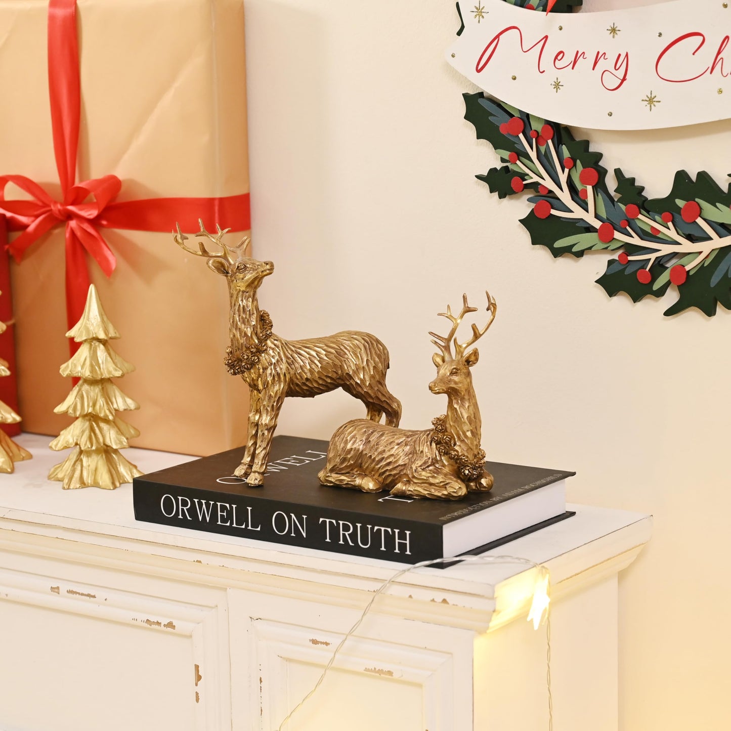 AOMOONOA Gold Reindeer Christmas Decoration, 2Pcs Small Christmas Reindeer Figurines Indoor, Tabletop Deer Statue Christmas Decor, Resin Deer Figurine Decorations for Home