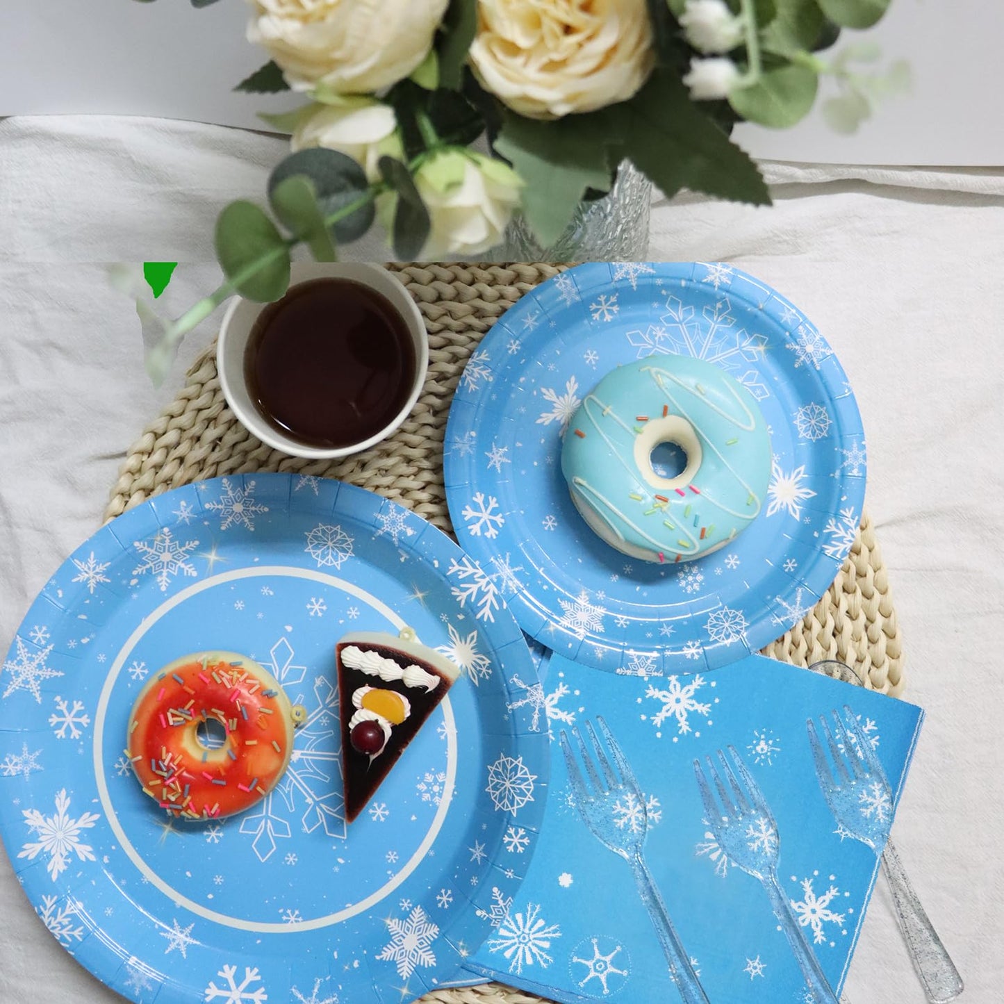 Decodinli Christmas Snowflake Party Supplies Serves 25, Frozen Birthday Party Decorations, Winter Snowflake themed Disposable Plates and Napkins Set, Winter Wonderland Holiday Party Tableware Set