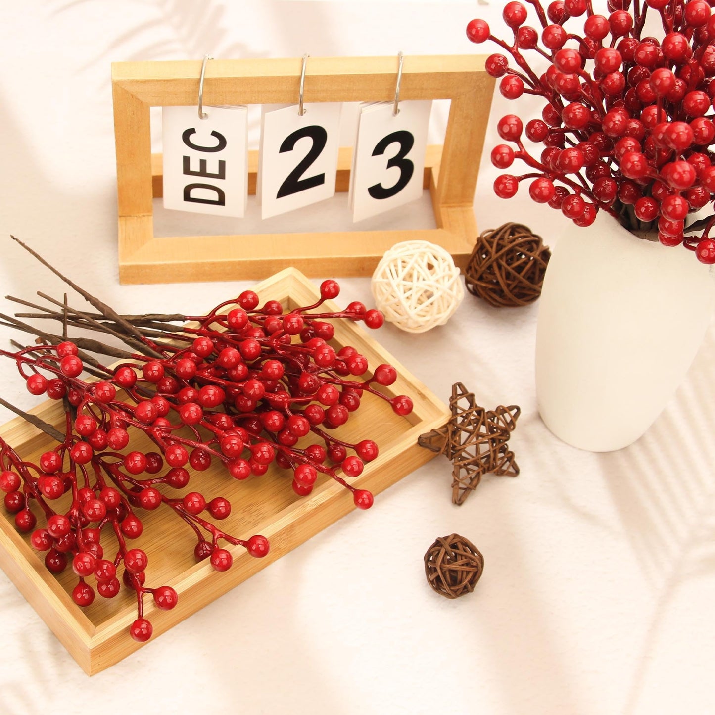NBGV 50pack Christmas Tree Decorations Artificial Berry Stems Red Berry Picks for Xmas Winter Party Holiday Flower Arrangements Home Centerpieces and DIY Ornaments