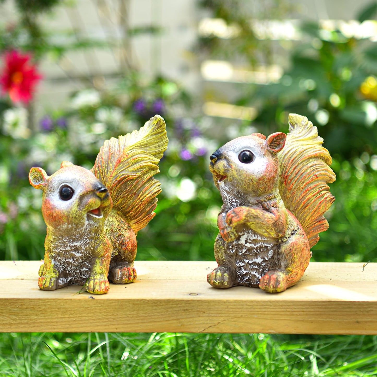 Sungmor Set of 2 Squirrel Outdoor Garden Statues, Resin Animal Sculptures Cute Squirrel Statue, Squirrel Figurines for Outdoor Lawn Yard Decor, Home Garden Ornament Housewarming Gift