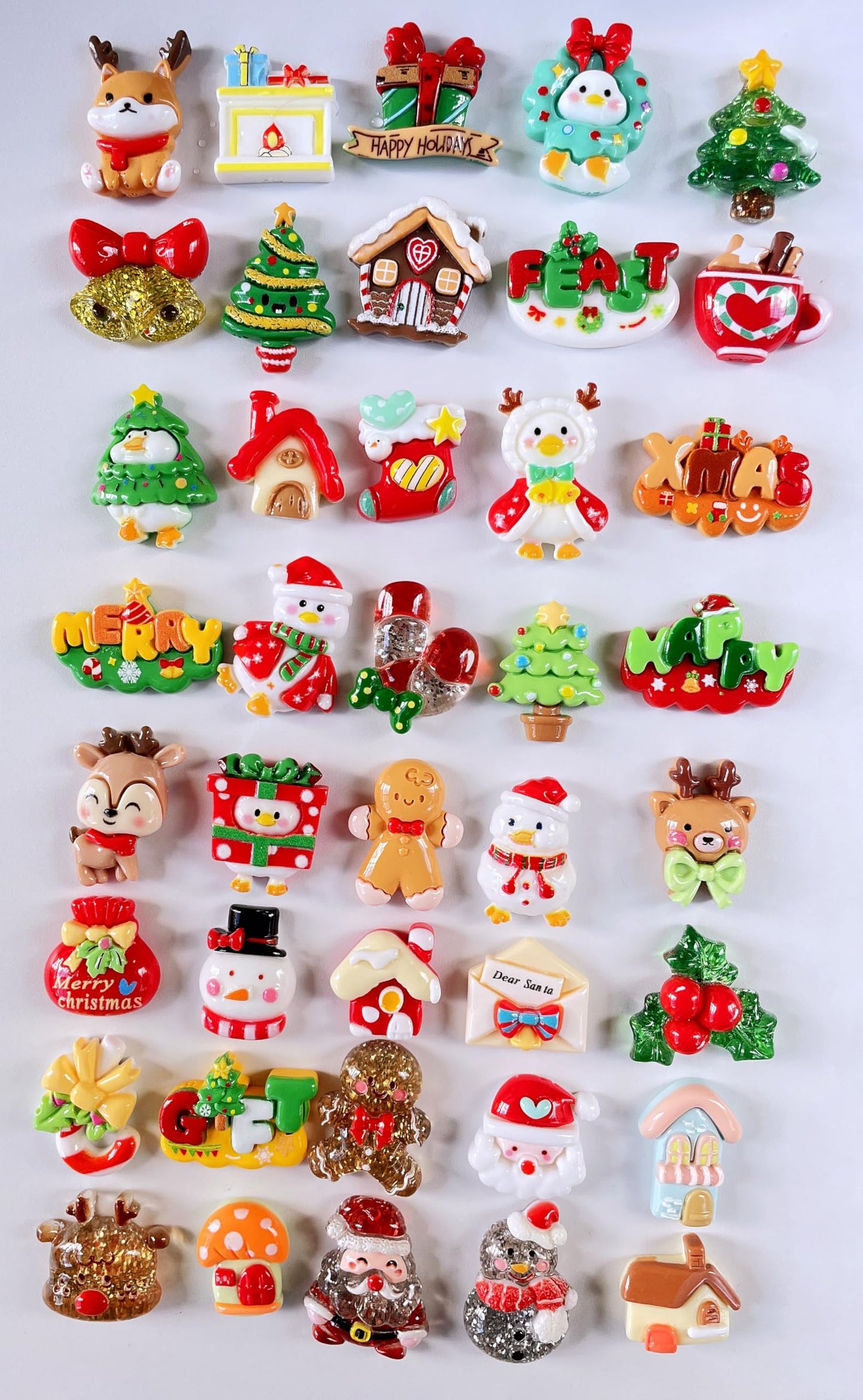 Christmas Resin Embellishments, 40 Pieces Assorted Styles Xmas Tree Santa Claus Snowman Gift Box Design Resin Flatbacks for DIY Crafting, Phone Case,Scrapbooking (Red)
