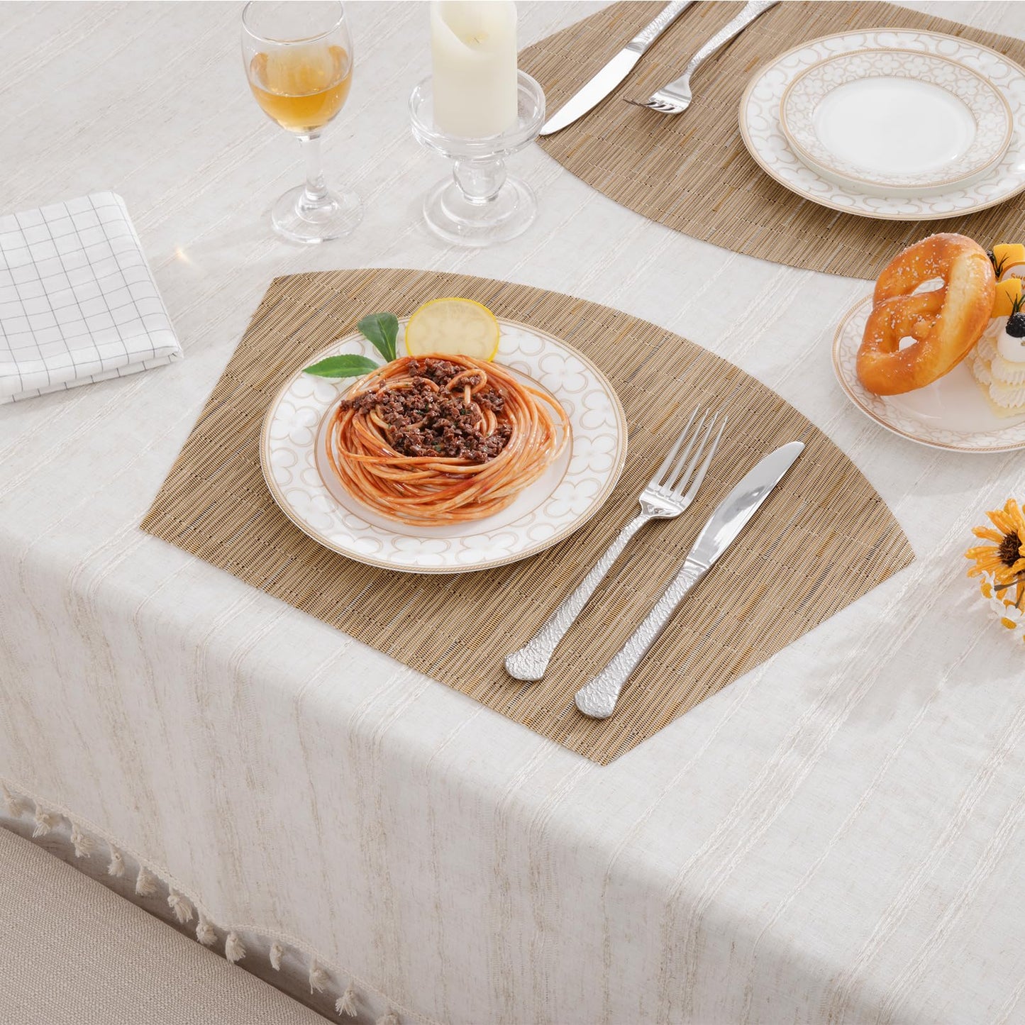 SHACOS Wedge Shape Placemats Set of 4 Woven Vinyl Placemat for Round Table Curved Place Mats Wipe Clean Kitchen Dining Table Mats (4, Tan)