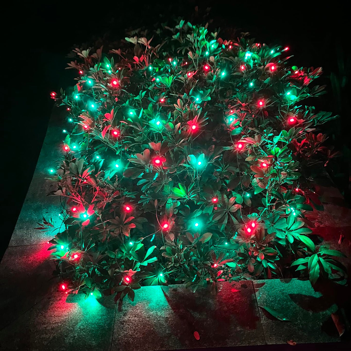 HISHINY LED Christmas Net Lights Outdoor, 5ftx5ft 100LED Green Wire, Connectable Bush Mesh Net Lights String for Halloween Christmas Party,Shrub,Yard,Tree（Red&Green）