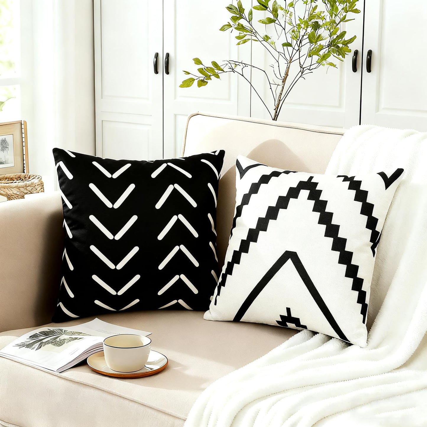 RYSMIYOU Decorative Throw Pillow Covers 18x18 inch Set of 4 Black White Pillow Covers for Couch Sofa Bed Living Room,Farmhouse Outdoor Throw Pillow Cover,Geometric Linen Square Throw Pillow Cases