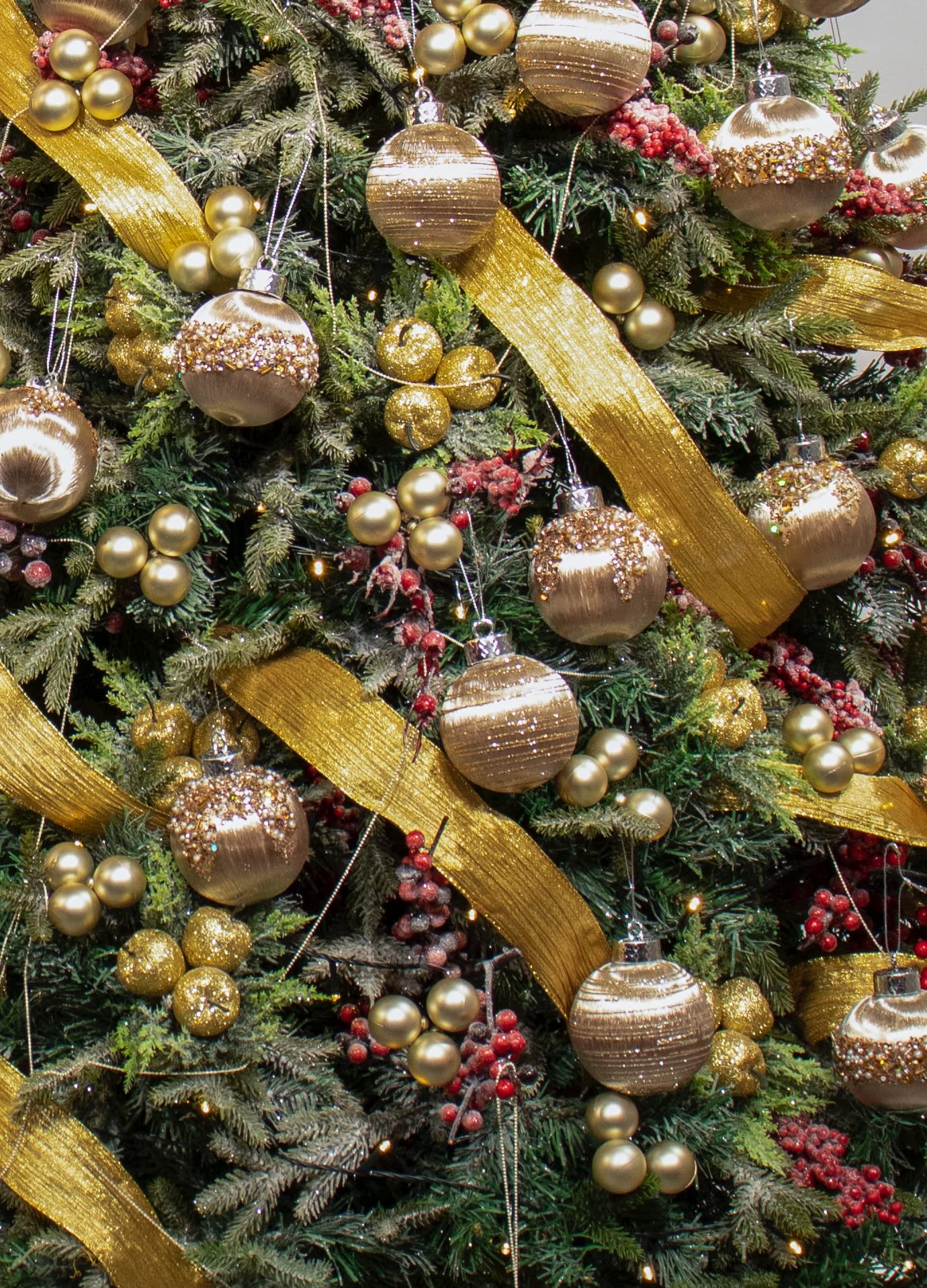 Fsforcar 12 Pcs Satin Christmas Balls, Silk Christmas Tree Hanging Ornaments, Luxury Home Decorations for Xmas Tree Wreath Garland Holiday Wedding Party Decoration (Champagne)
