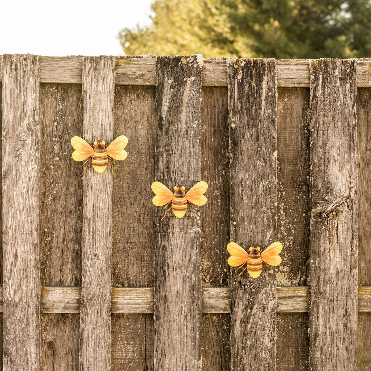 Scwhousi Metal Bee Wall Decor Art Outdoor Garden Fence Patio Yard Art,Hanging Decorations for Living Room, Bedroom,3 Pack