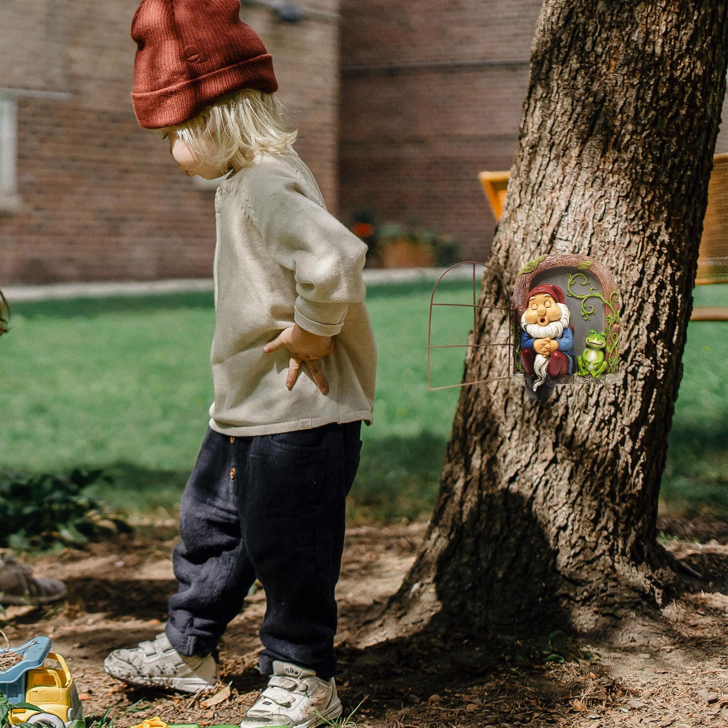 Outdoor Garden Statues, Resin Gnome Tree Hugger, Durable Outdoor Decor, Whimsical Yard Sculpture, Garden Peeker Yard Art, Waterproof & Handcrafted, Unique Christmas Decorations Outdoor Ornament Gift