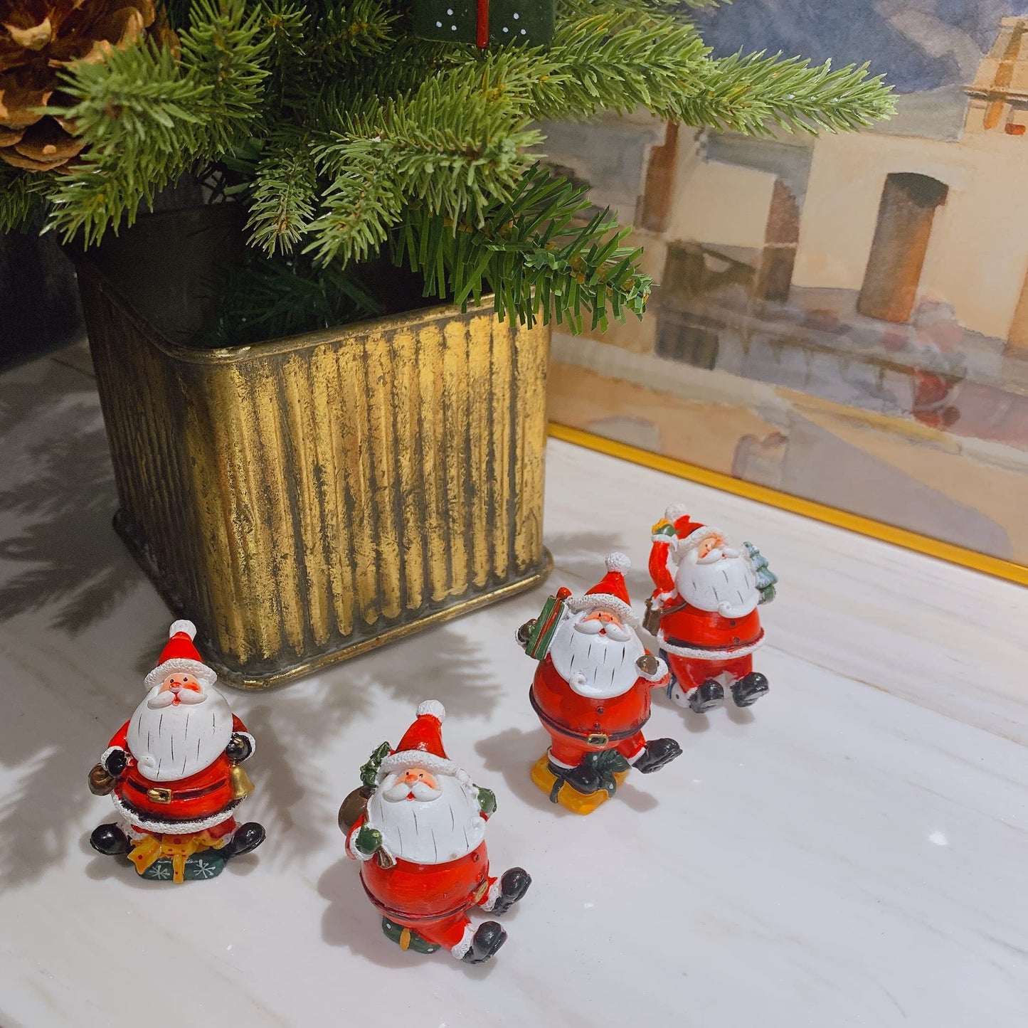 Crafjie Christmas Miniature Figurines, 4PCS Mini Christmas Santa Claus Ornaments Christmas Miniature Ornament Resin Santa Figurines for Xmas Santa Claus Decoration Christmas Party Supplies