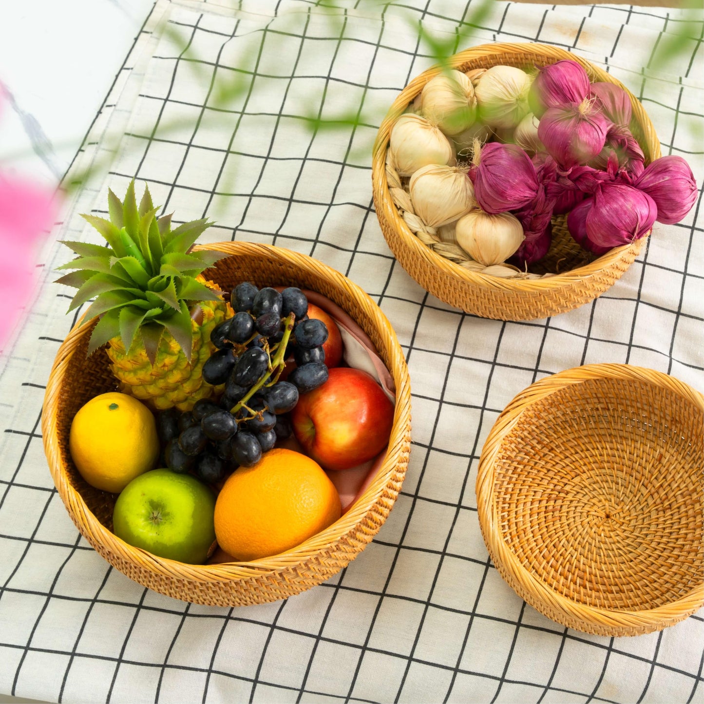 CLAYNIX Woven Fruit Basket For Holder Bowl Decorative Bread Vegetable, Serving Bowl Set of 3 For Organizing Kitchen Natural Rattan Picnic Basket Round Stackable (Natural)