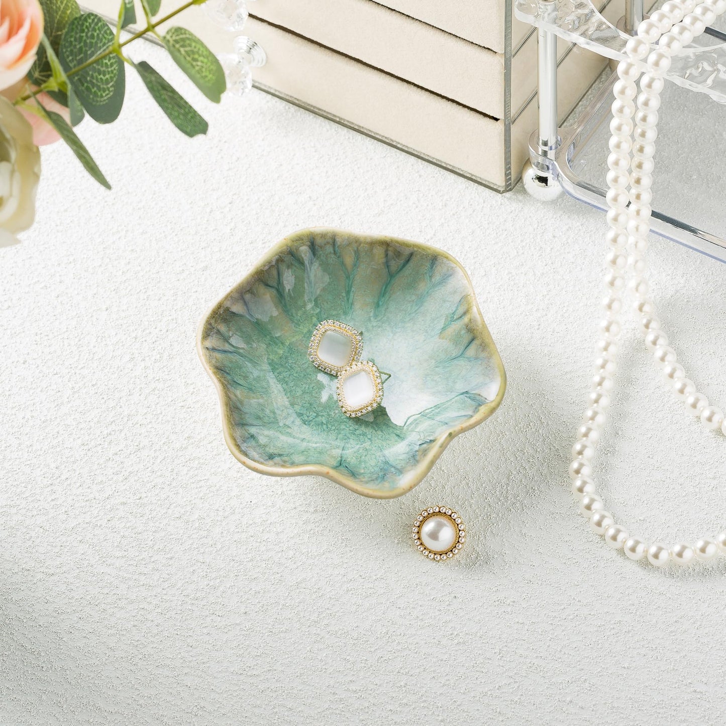 QNMUSUNC Ceramic Ring Dish, Jewelry Dish Holder, Small Trinket Tray Plate for Earrings Rings Necklaces Keys, for Mom Friend Sister, Retro Green