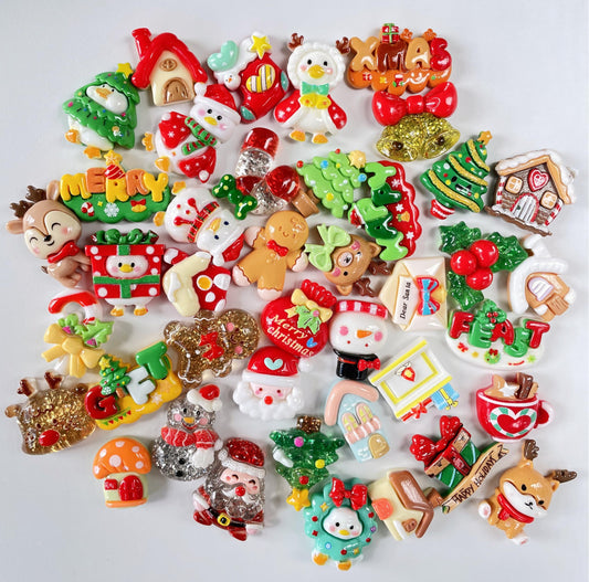 Christmas Resin Embellishments, 40 Pieces Assorted Styles Xmas Tree Santa Claus Snowman Gift Box Design Resin Flatbacks for DIY Crafting, Phone Case,Scrapbooking (Red)