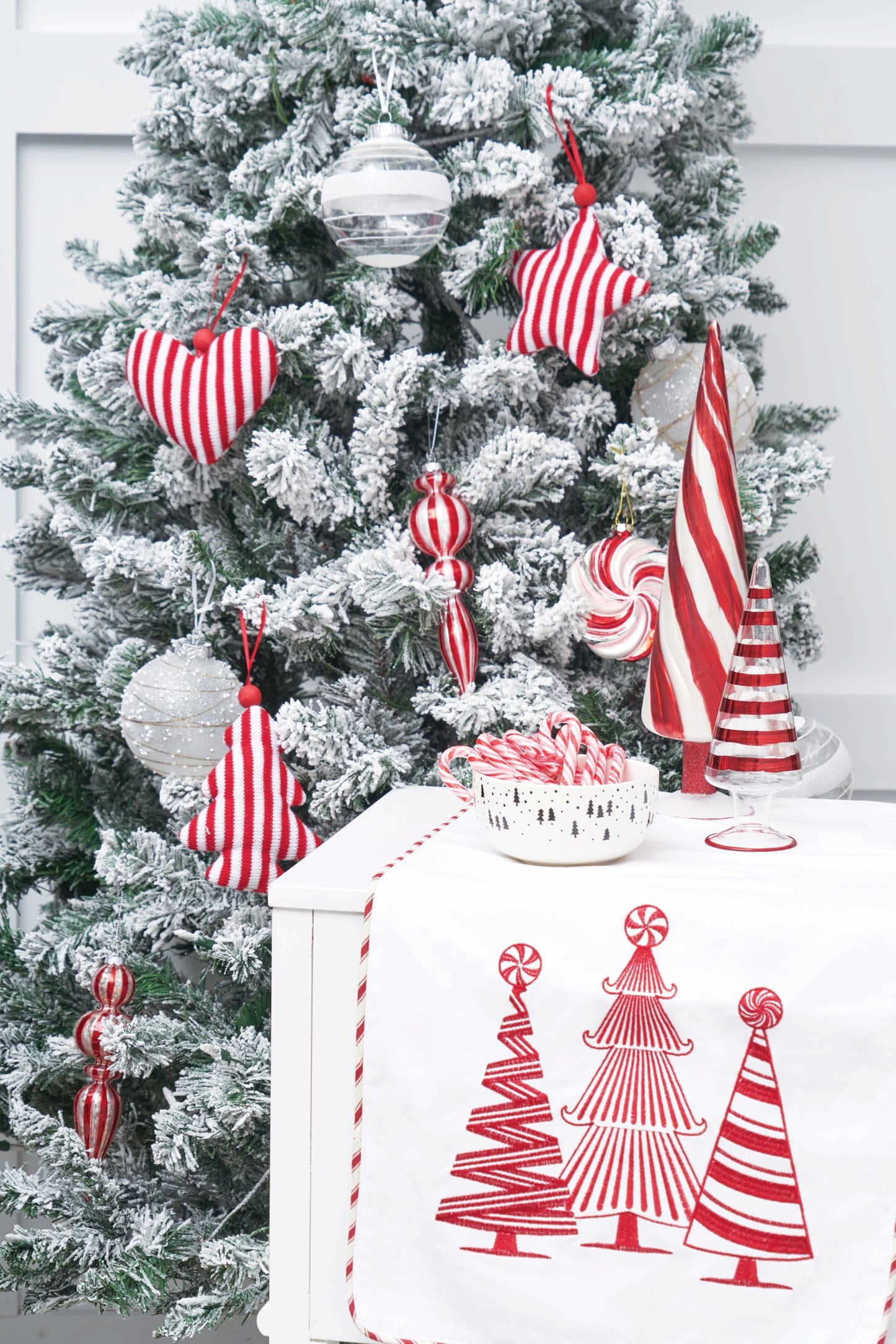 Gallerie II Red & White Vintage Bauble Ornament Red