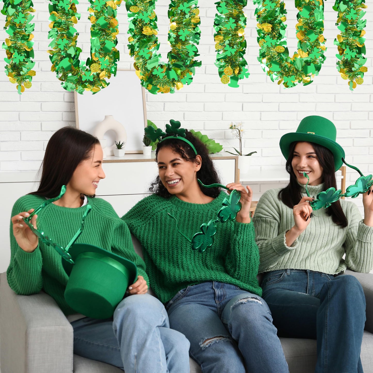 Palonu 50FT St. Patrick's Day Tinsel Garland Green Shamrock Gold Coins Metallic Tinsel Twist Garland for Irish Saint Patricks Day Party Home Decor Indoor Outdoor Decoration